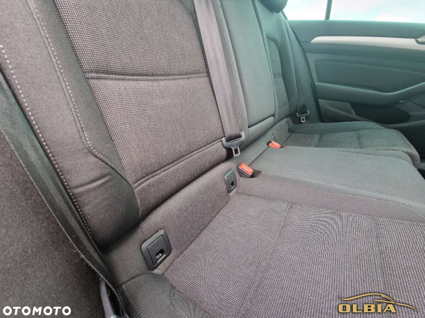 Volkswagen Passat - 21