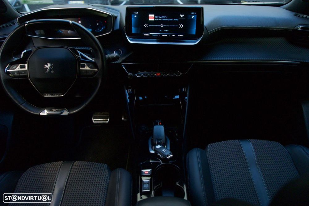 Peugeot 2008 1.2 PureTech GT EAT8 - 29