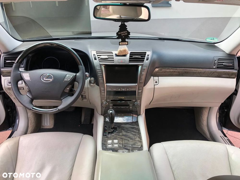 Lexus LS 460 AWD - 4
