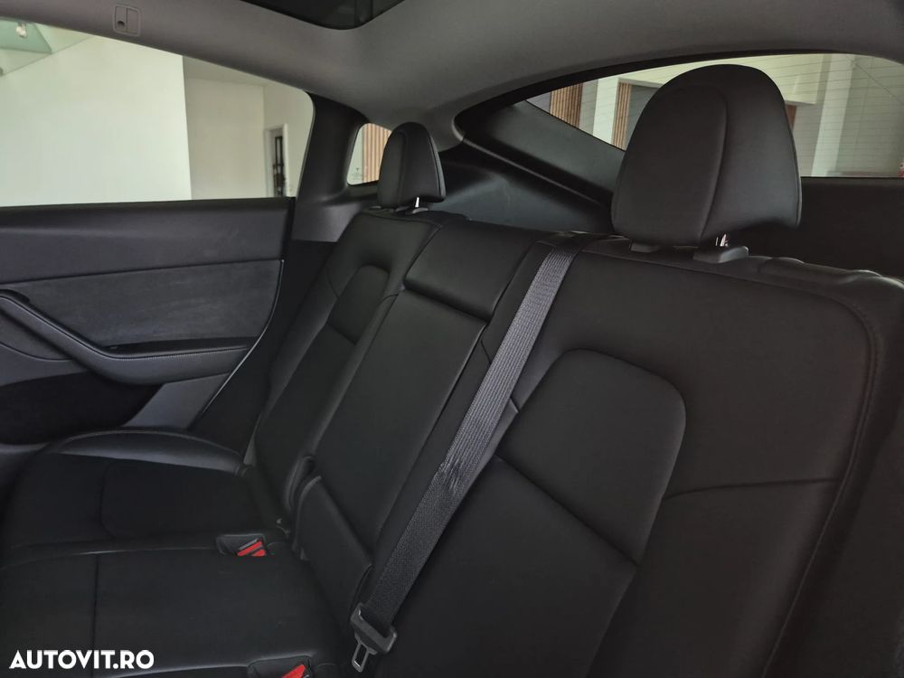 Tesla Model Y Long Range Dual Motor AWD - 18