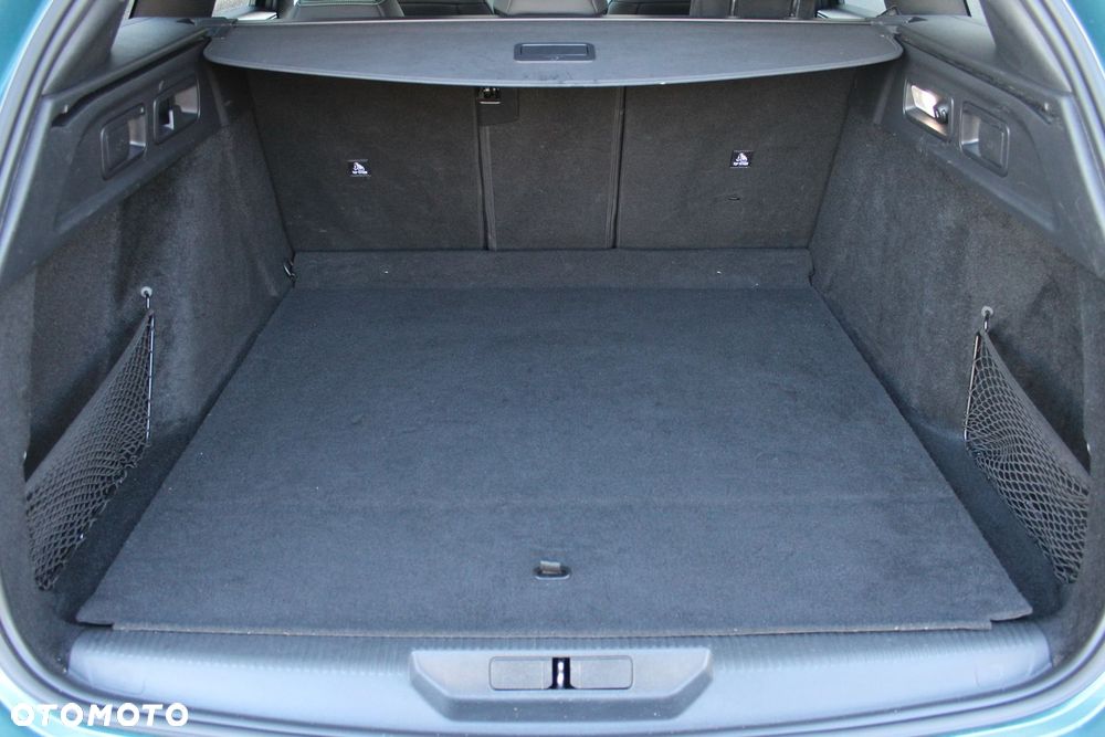 Peugeot 308 1.6 Hybrid PHEV Allure EAT8 - 17