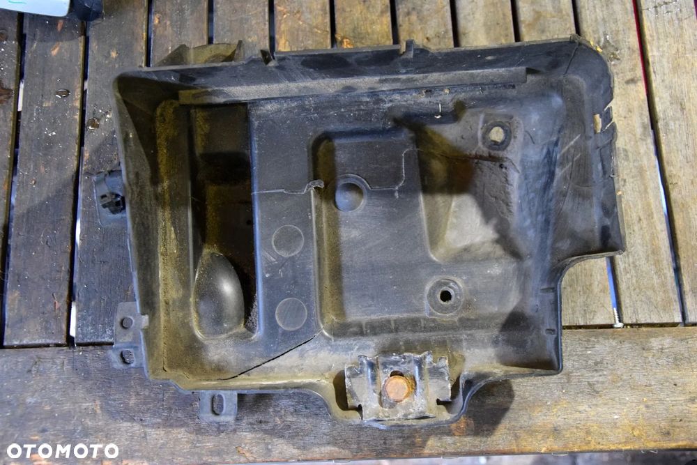 Opel Zafira B Podstawa akumulatora 13165712 - 1