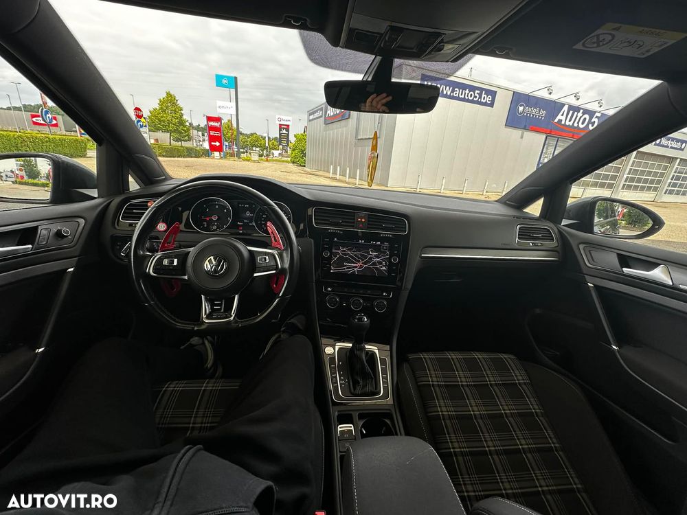Volkswagen Golf - 10
