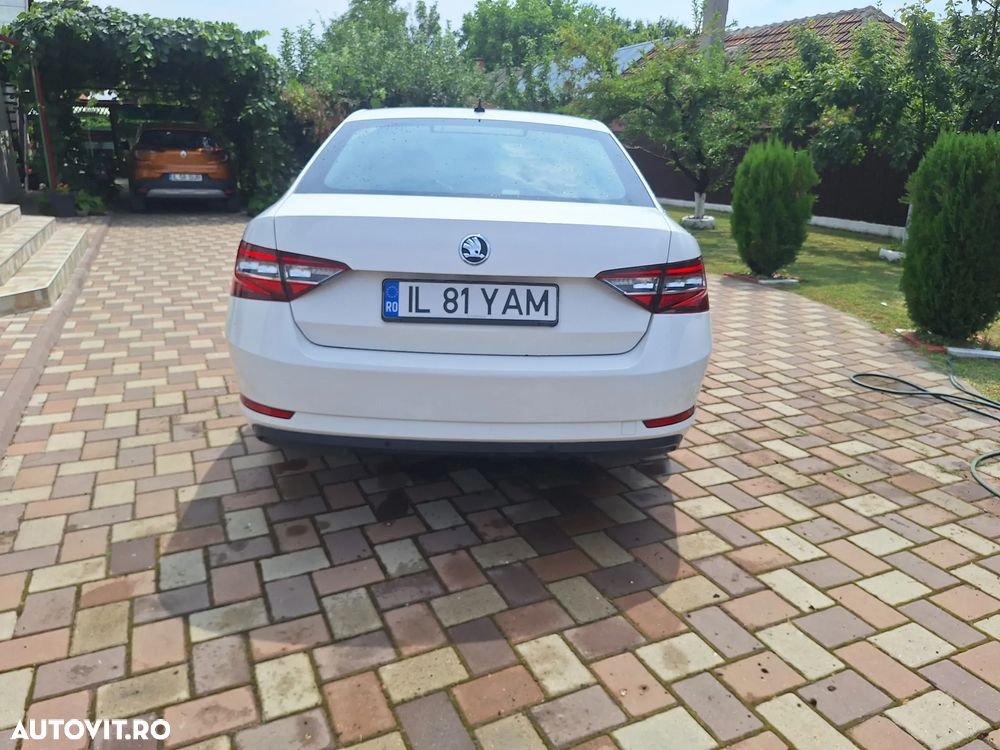 Skoda Superb 2.0 TDI DSG Ambition - 6