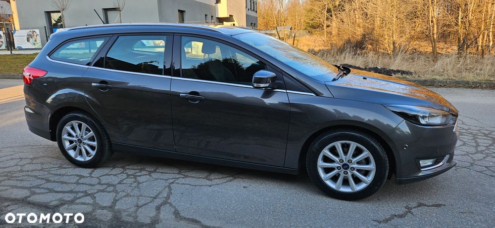 Ford Focus 1.0 EcoBoost Hybrid TITANIUM STYLE - 2