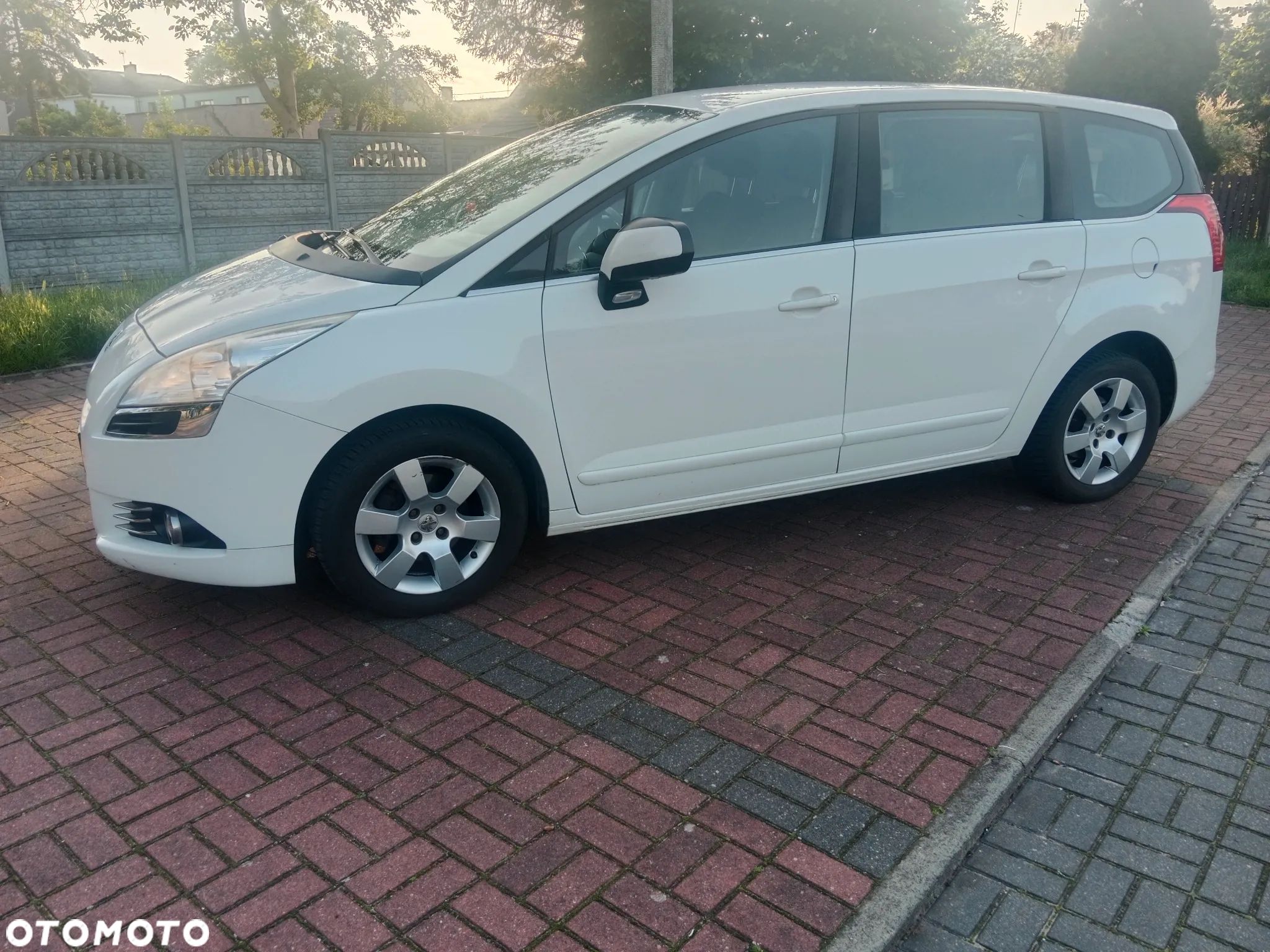 Peugeot 5008 1.6 e-HDi Active S&S - 1