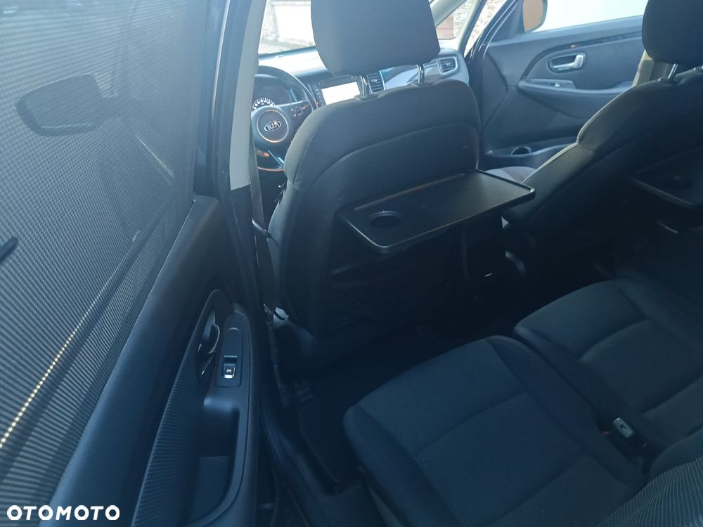 Kia Carens - 8