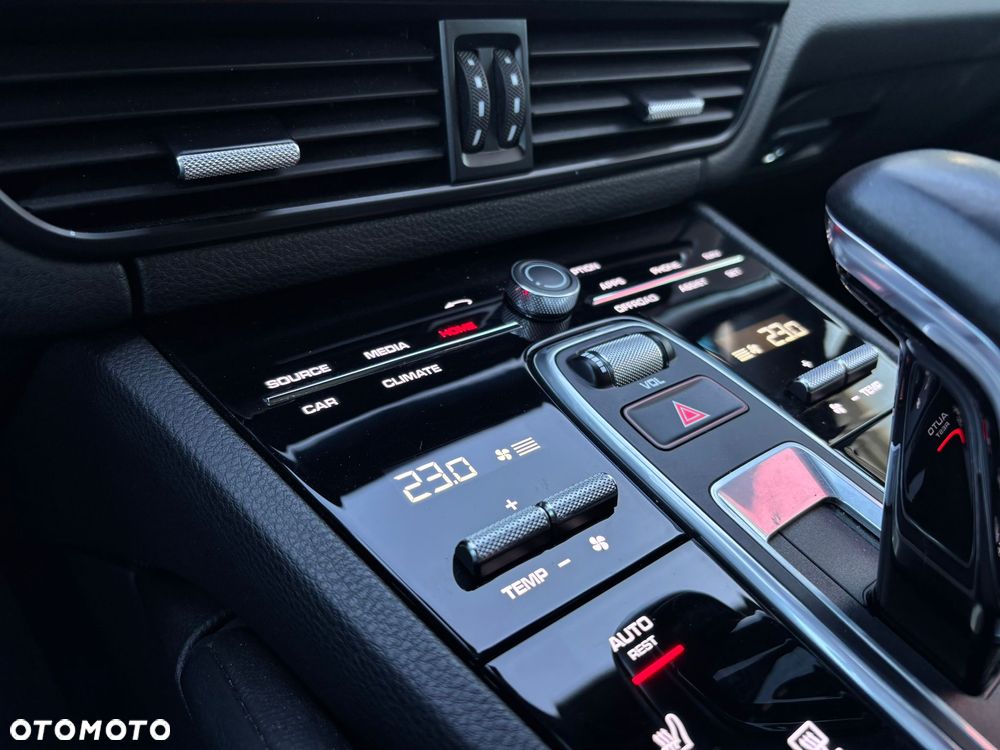 Porsche Cayenne Platinum Edition - 23