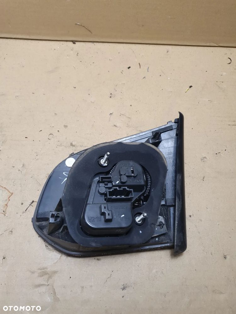 LAMPA LEWA W KLAPE VOLKSWAGEN GOLF VI 6 - 3