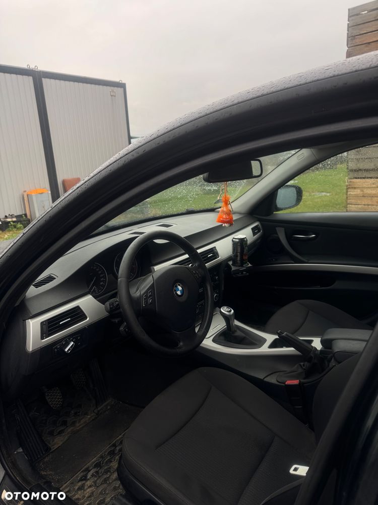 BMW Seria 3 318d - 5