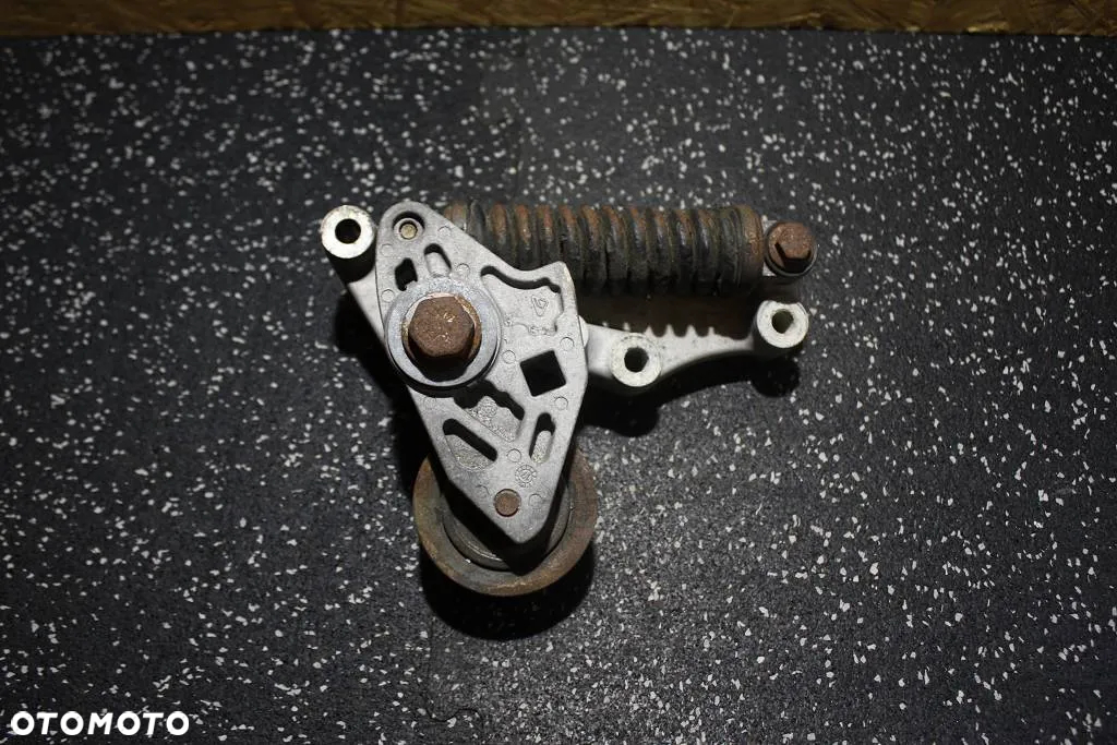 # MERCEDES ACTROS MP4 NAPINACZ PASKA KLINOWEGO WIELOKLINOWEGO 4702000970 - 2
