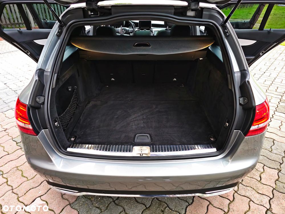 Mercedes-Benz Klasa C 180 T Kompressor Automatik BlueEFFICIENCY Avantgarde - 25
