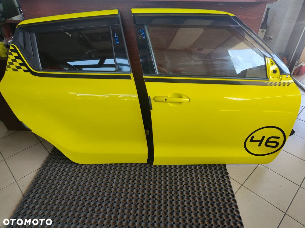 Suzuki Swift Mk8 ZFT drzwi przednie prawe - 1