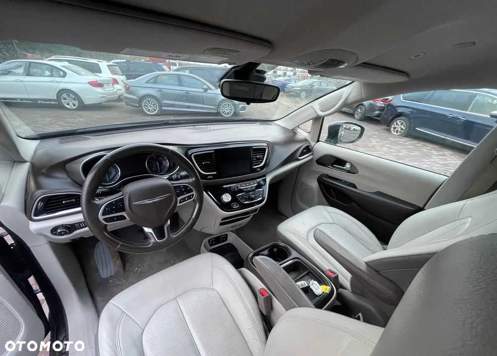 Chrysler Pacifica - 10