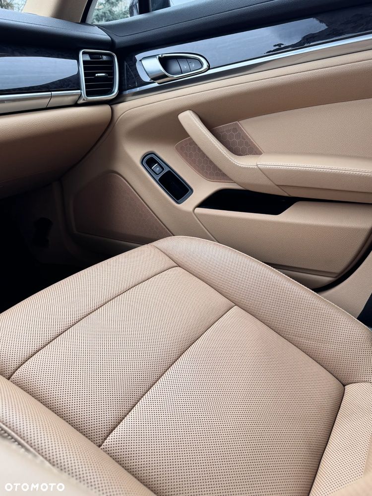 Porsche Panamera - 35