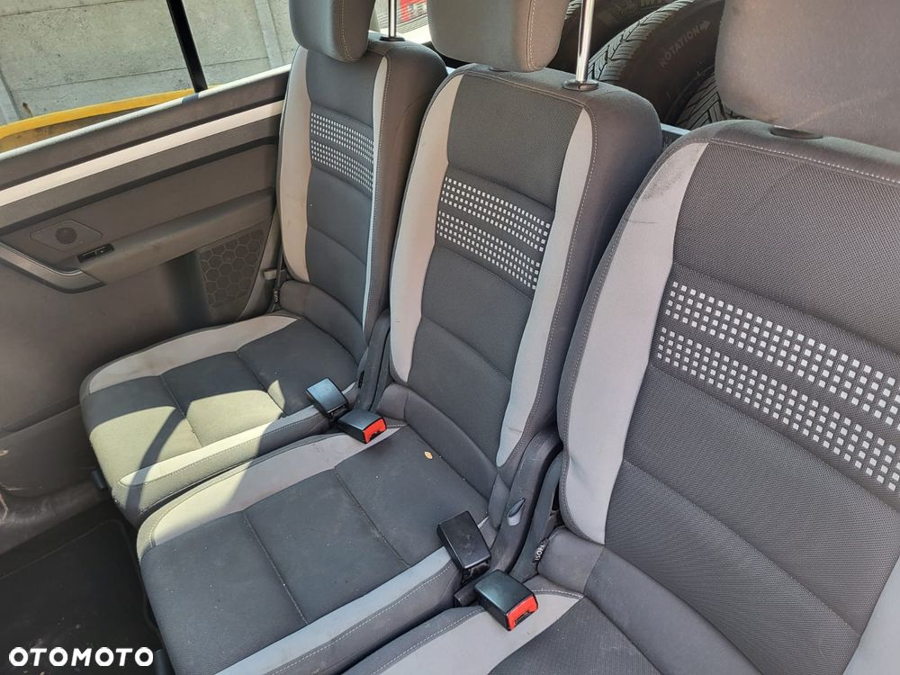Volkswagen Touran - 15
