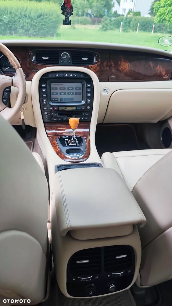 Jaguar XJ XJ6 3.0 Executive - 12