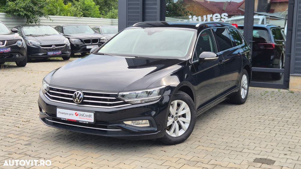 Volkswagen Passat - 1