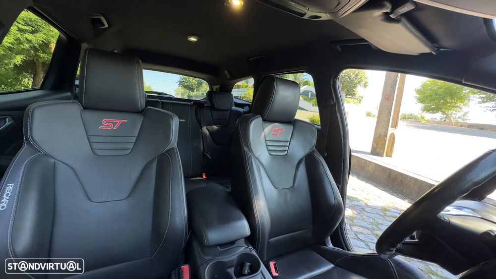 Ford Focus SW 2.0 EcoBoost ST - 11
