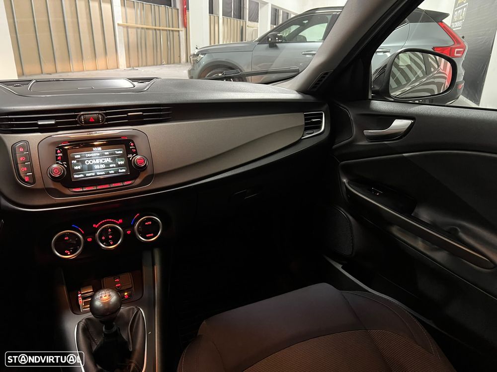 Alfa Romeo Giulietta 1.6 JTDm Exclusive - 37