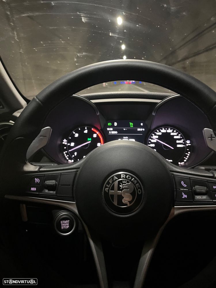 Alfa Romeo Giulia 2.2 D Veloce Q4 AT8 - 9