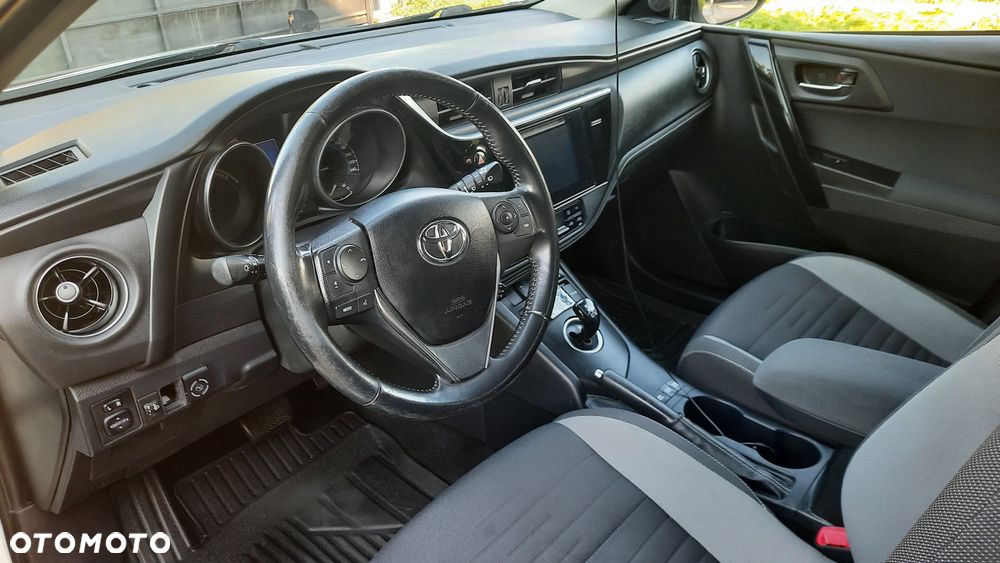Toyota Auris - 13