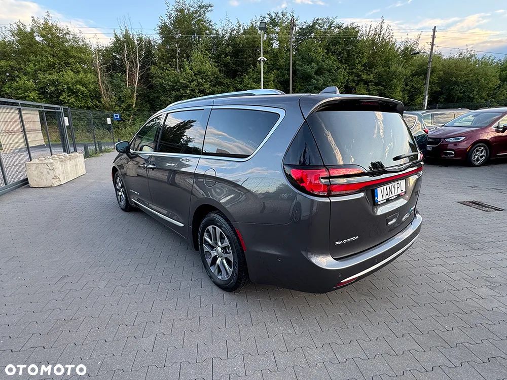 Chrysler Pacifica - 5