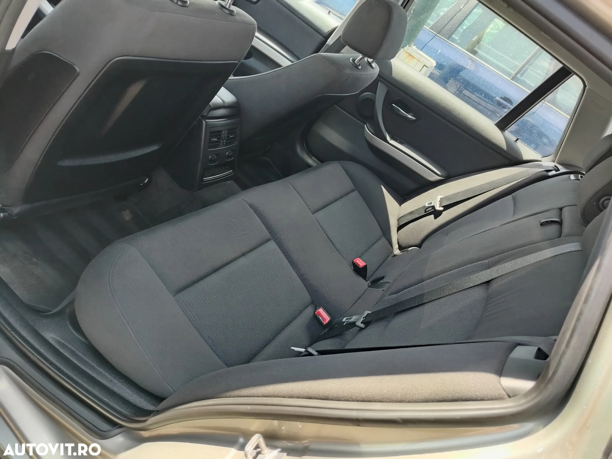 BMW Seria 3 318d DPF Touring Aut. - 12