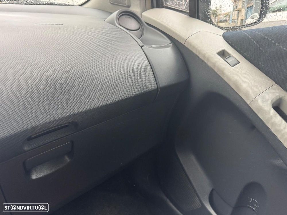 Toyota Yaris 1.4 D-4D - 11