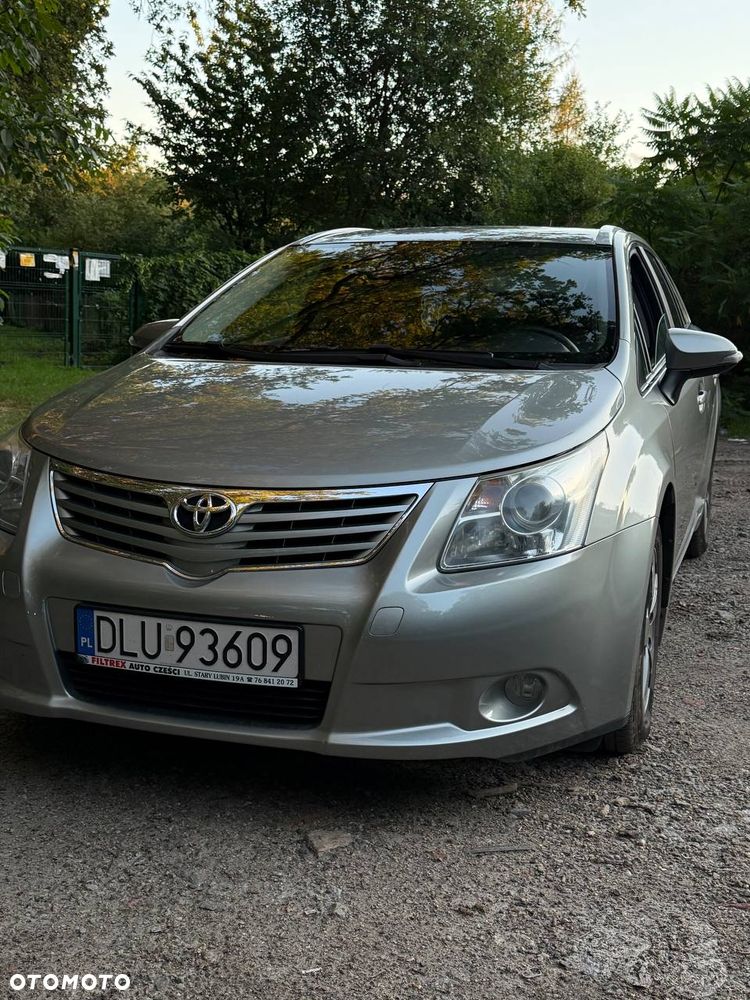 Toyota Avensis 1.6 Luna - 1