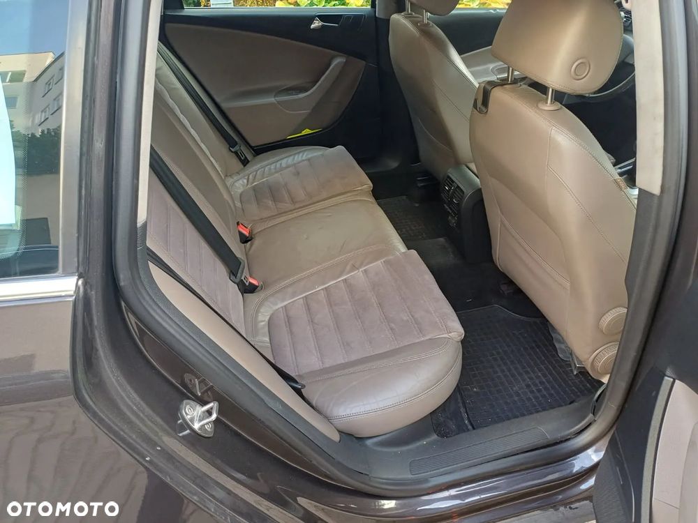 Volkswagen Passat 2.0 TDI DPF Highline - 14