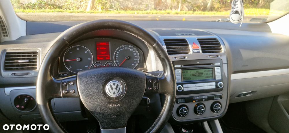 Volkswagen Golf - 6