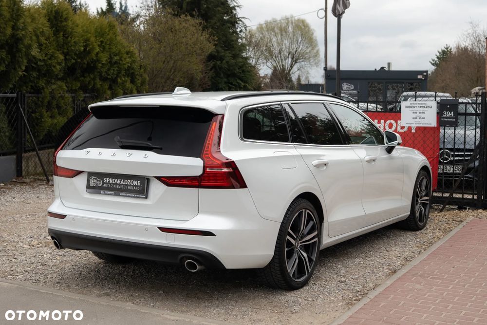 Volvo V60 B3 B DKG Momentum Pro - 28