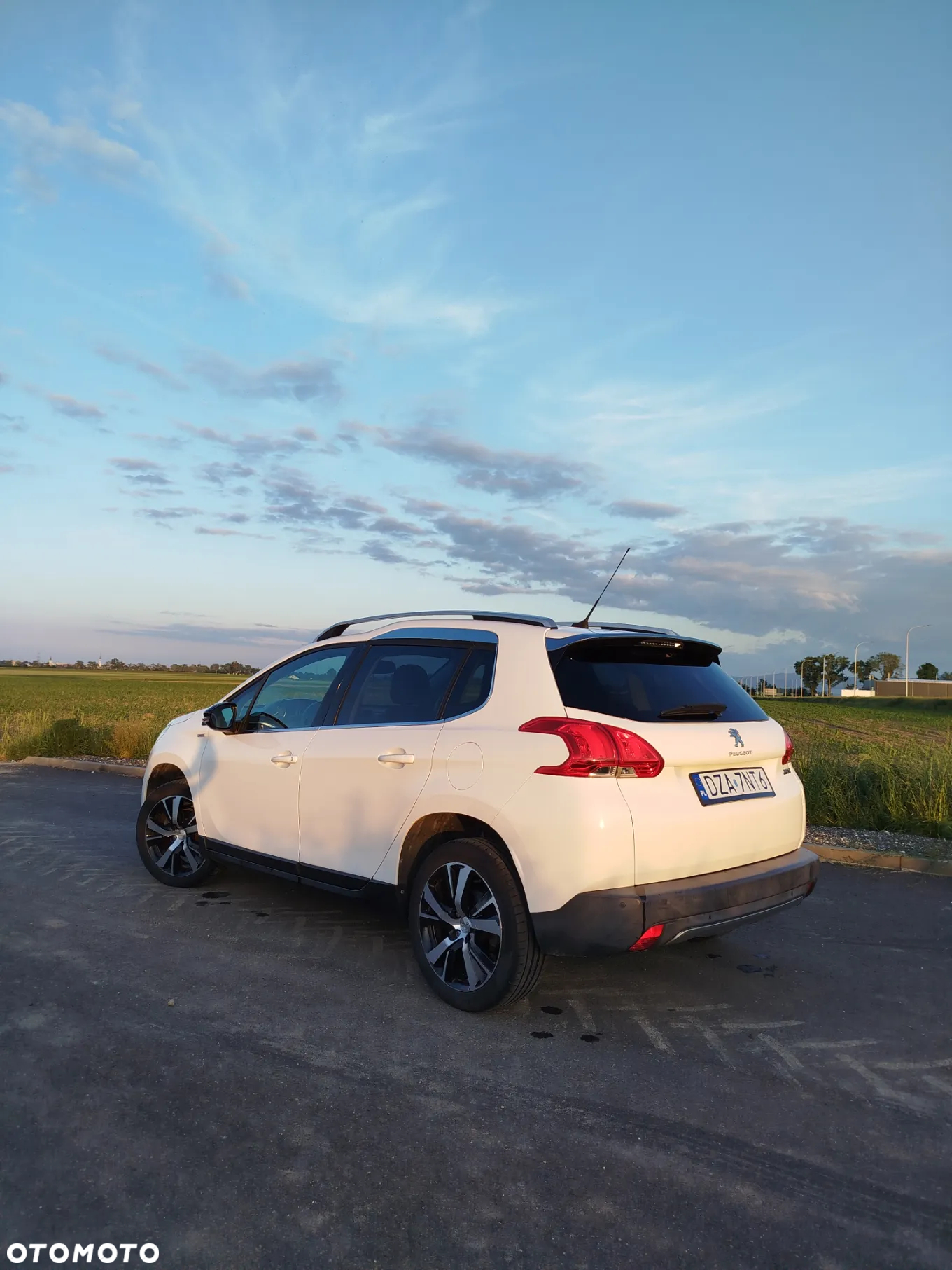 Peugeot 2008 1.2 Pure Tech Allure S&S - 6