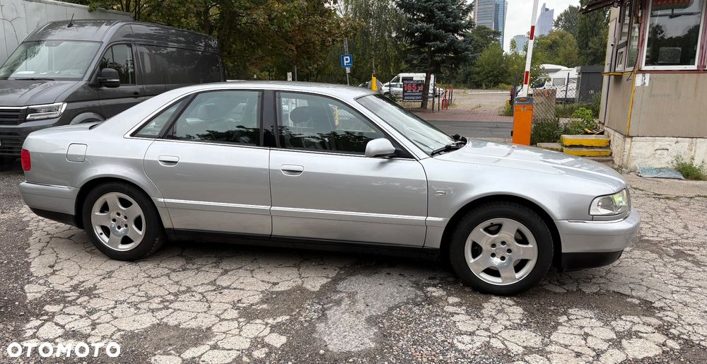 Audi A8 4.2 Quattro - 1