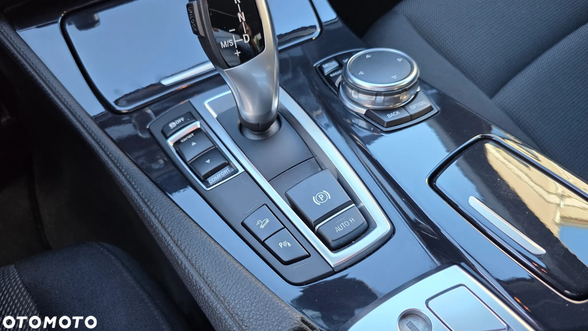 BMW Seria 5 520d xDrive - 23
