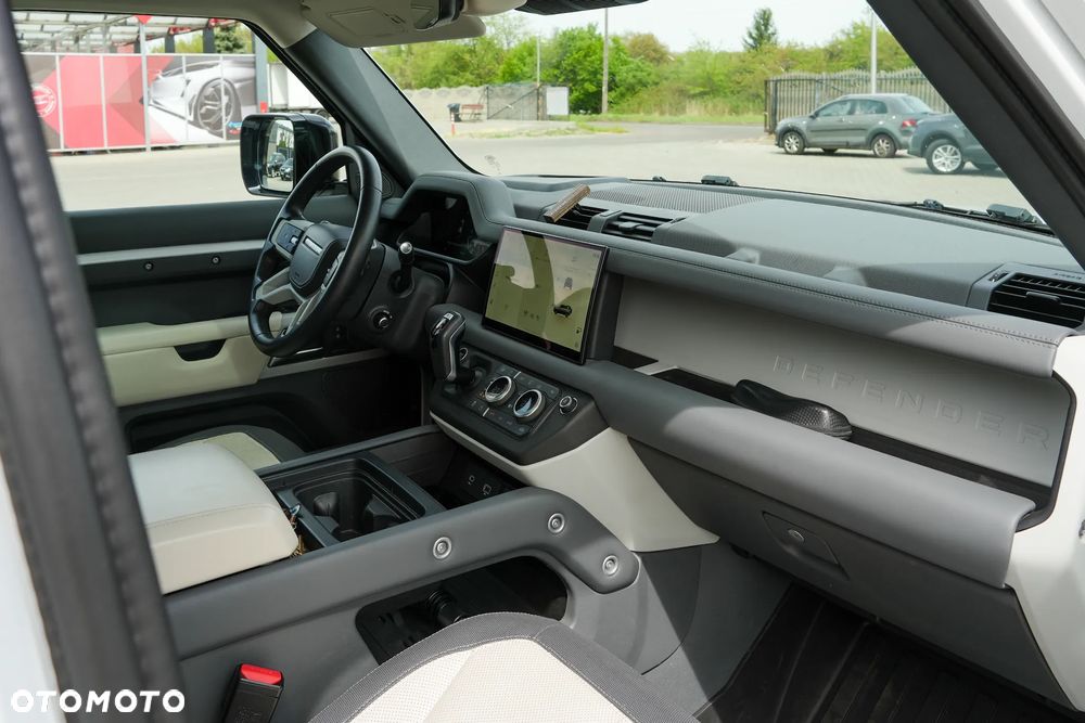 Land Rover Defender 3.0 D300 mHEV X-Dynamic HSE - 9