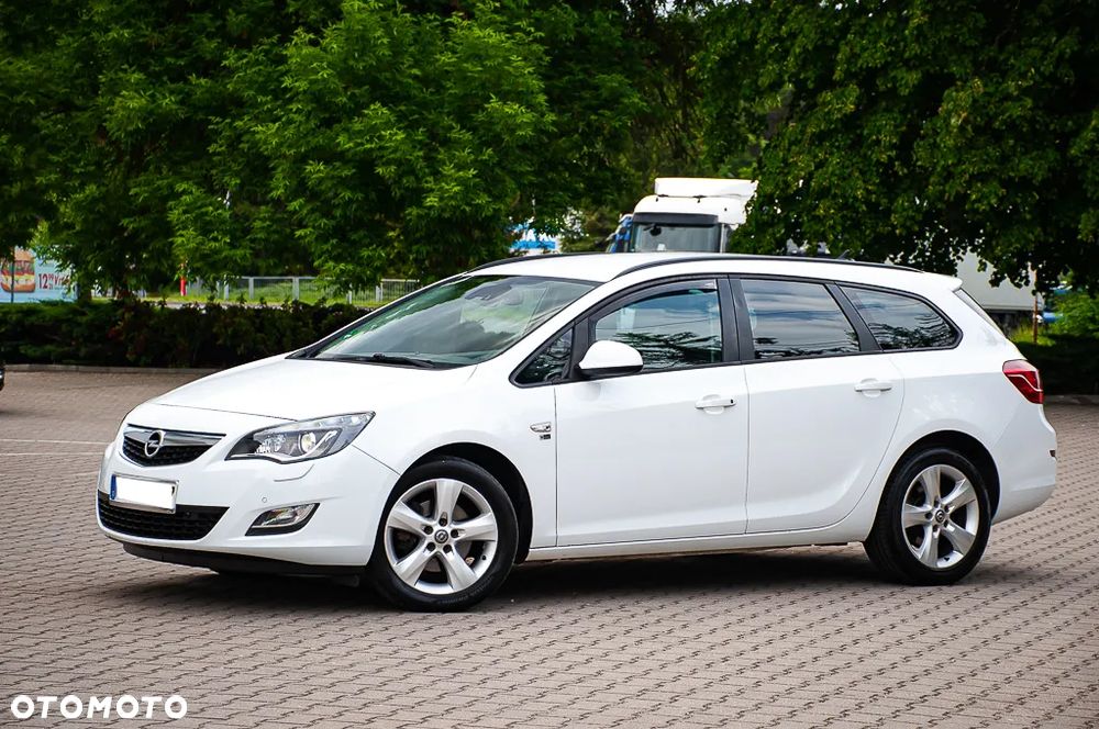 Opel Astra 1.6 Turbo 150 Jahre - 11