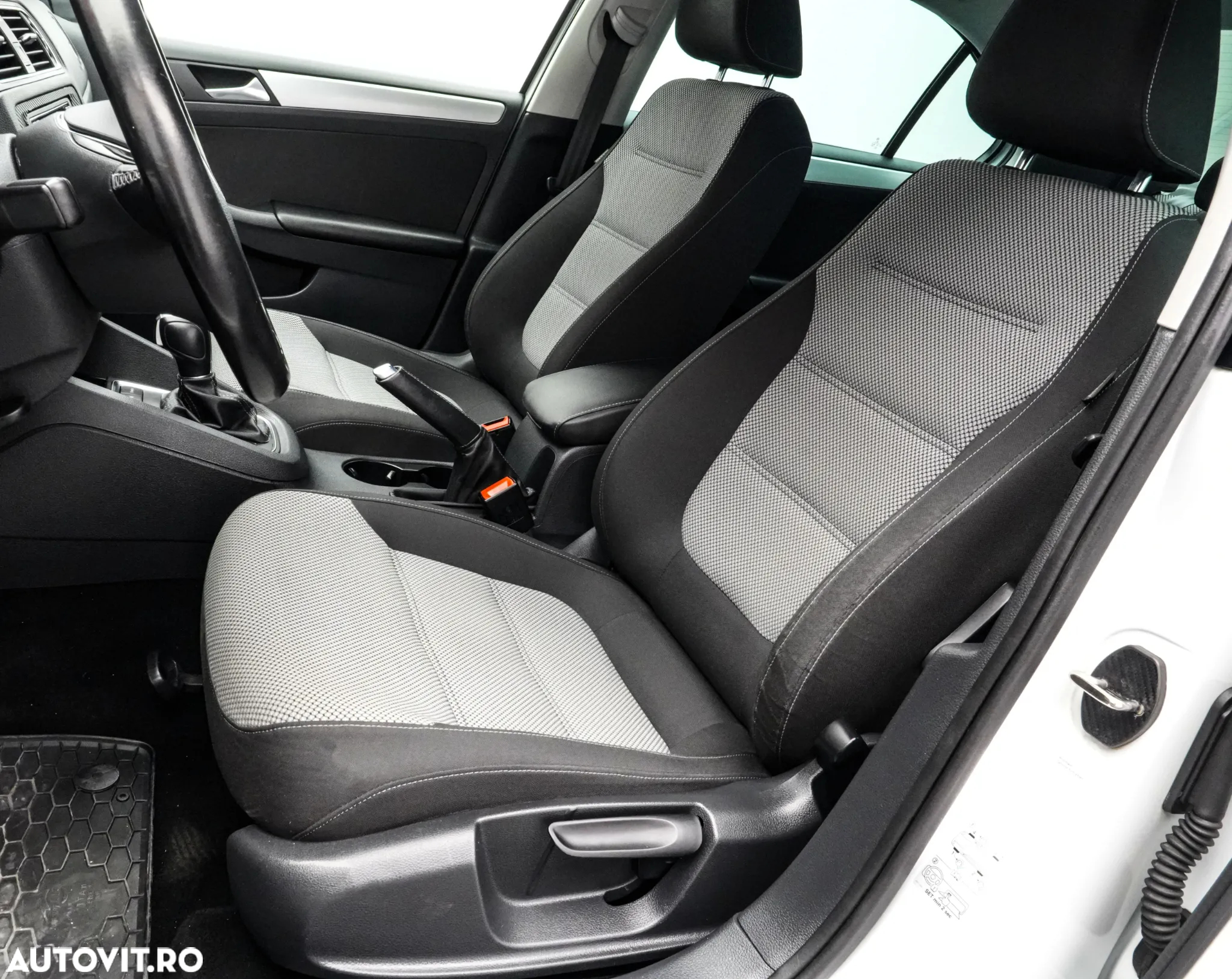 Volkswagen Jetta - 11