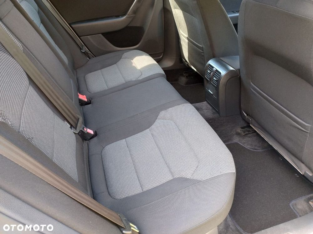 Volkswagen Passat - 10