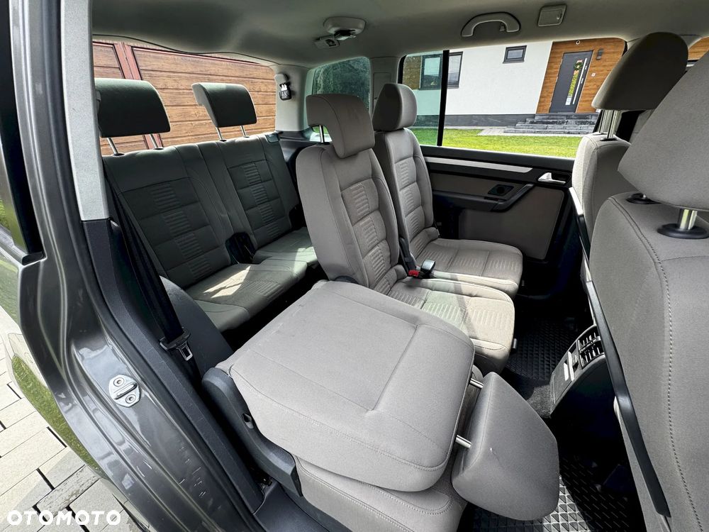 Volkswagen Touran 2.0 TDI DPF Highline - 16