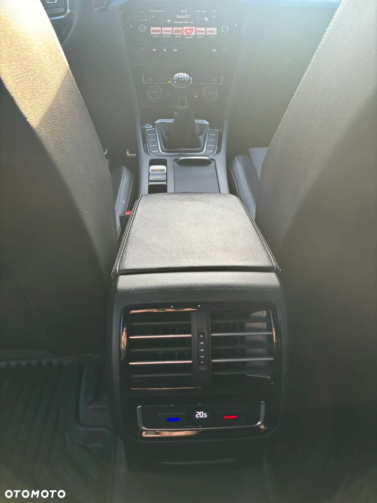 Volkswagen Passat - 15