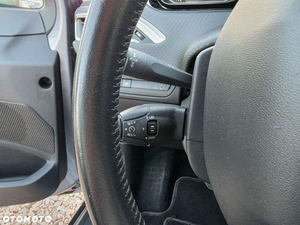 Peugeot 2008 - 37