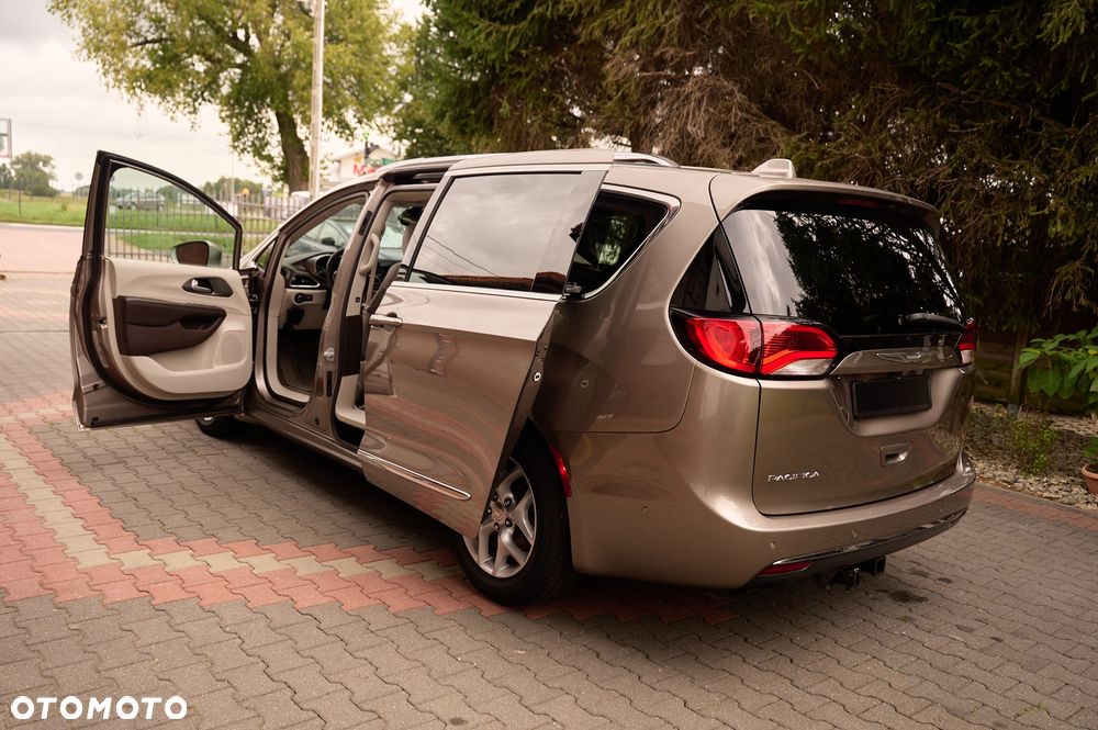 Chrysler Pacifica - 24