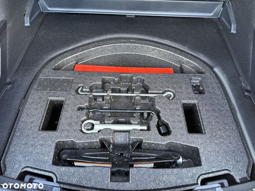 Toyota Corolla 1.8 Hybrid Style - 28