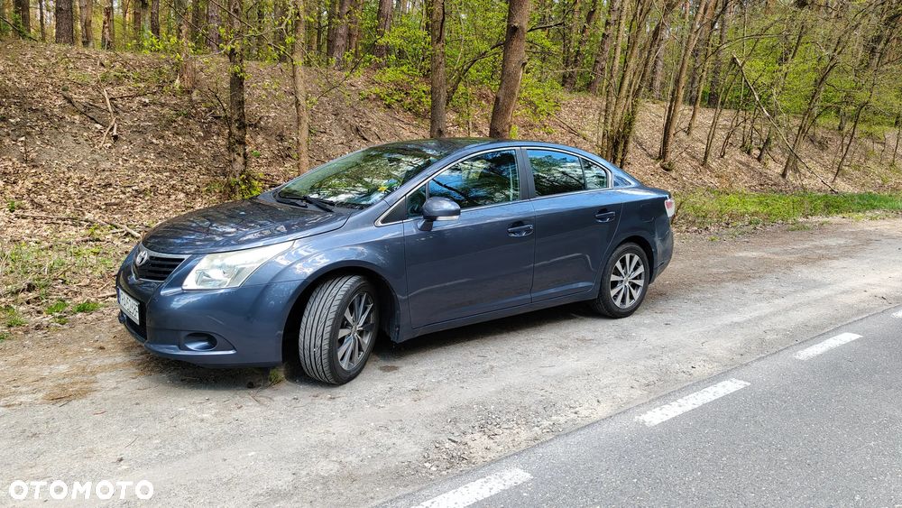 Toyota Avensis 1.8 Luna - 1