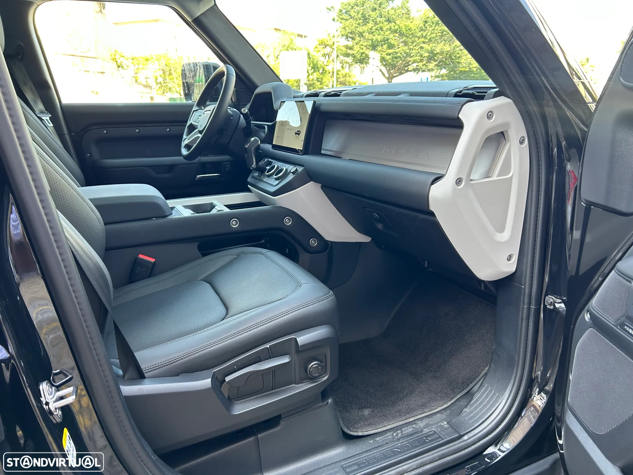 Land Rover Defender 2.0 P300e 110 AWD S - 5