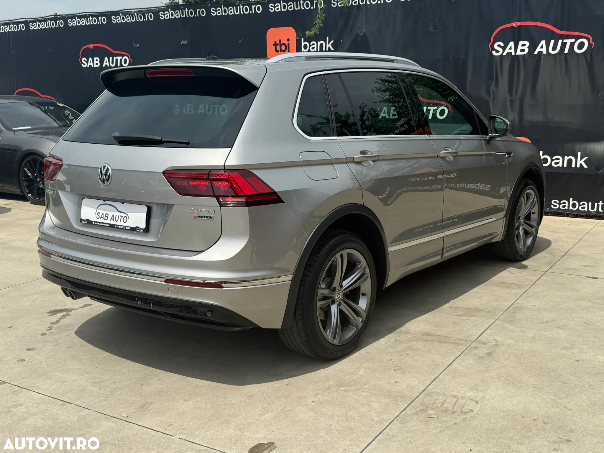 Volkswagen Tiguan 2.0 TDI SCR DSG 4Motion R-Line - 24