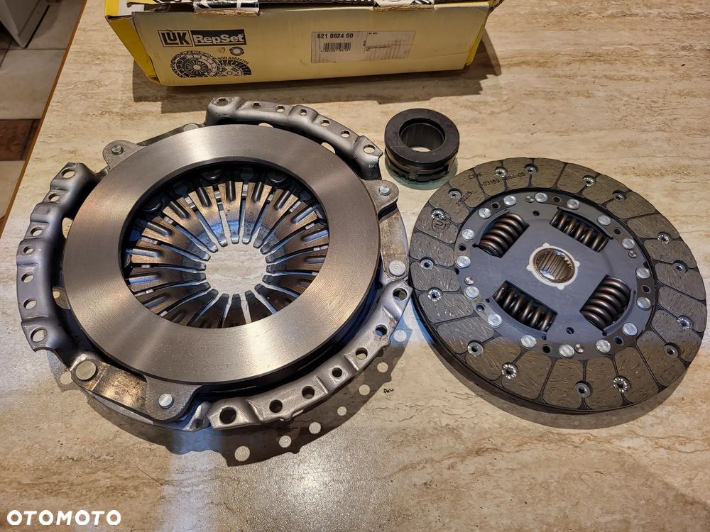 Zestaw sprzęgła sprzęgło  z łożyskiem wyciskowym  210mm AUDI 100 C3, 100 C4, 80 B3, 80 B4, 90 B3, A4 B5, A6 C4, COUPE B3 1.4-2.0 08.83-09.01 - 1