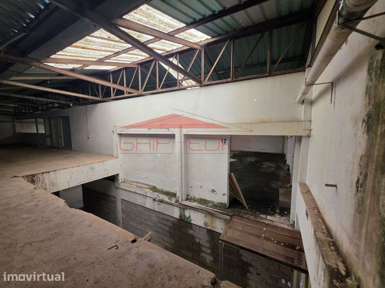 Armazém pronto a habitar com escritórios e segurança em Espinho - Grande imagem: 4/20